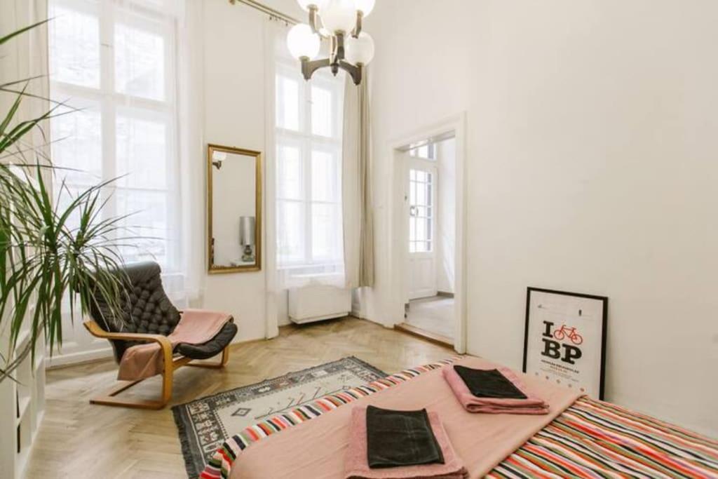 Central Apartment Kiraly Street ブダペスト エクステリア 写真